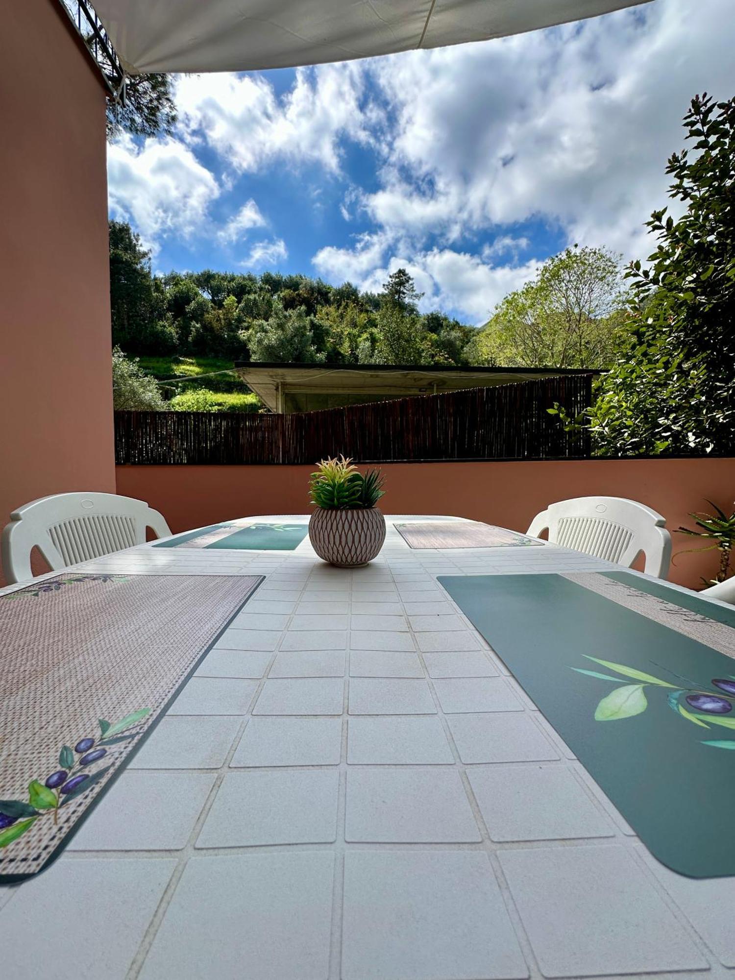Terrace & Parking - Holiday Home Near Fegina Beach Monterosso al Mare Exterior foto